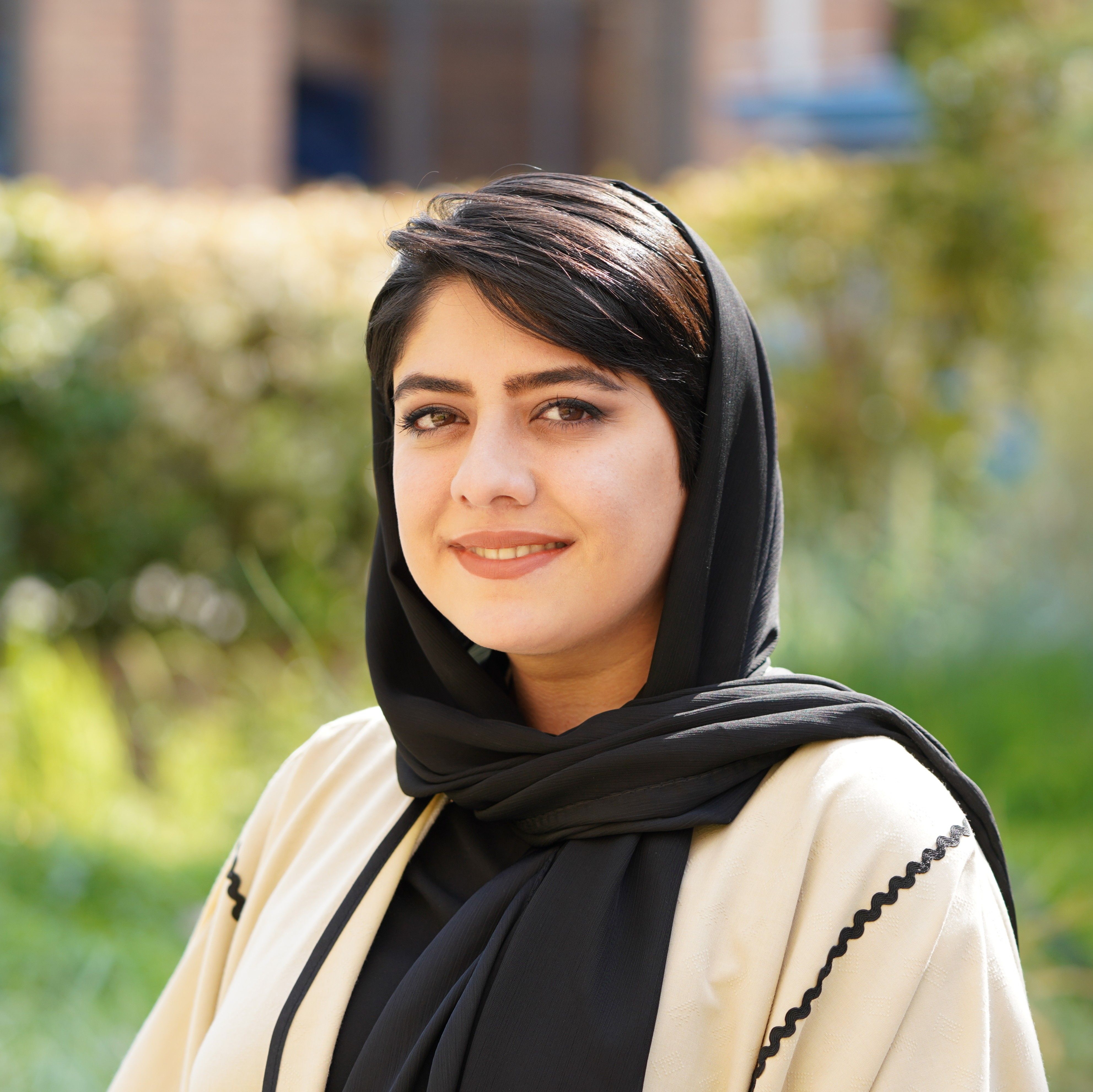 متینه امیری